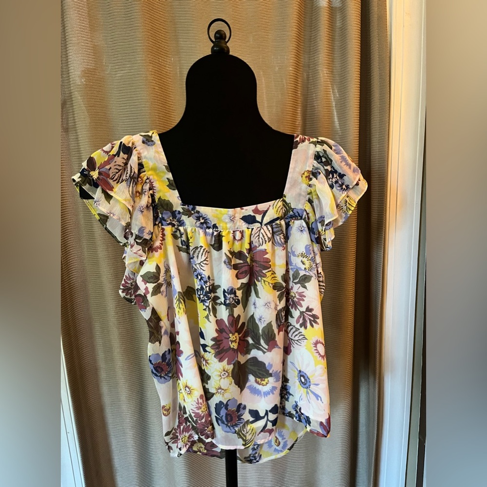 Super cute top by JustFab, size S